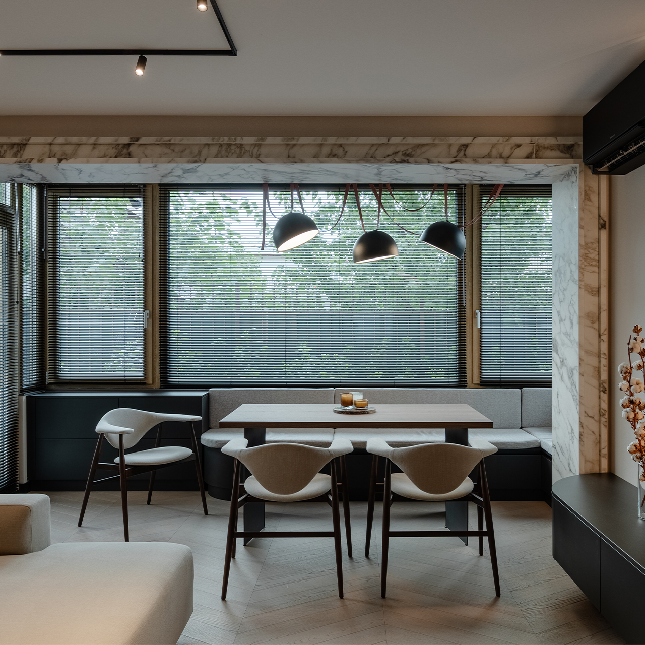 Black Mirror Apartment